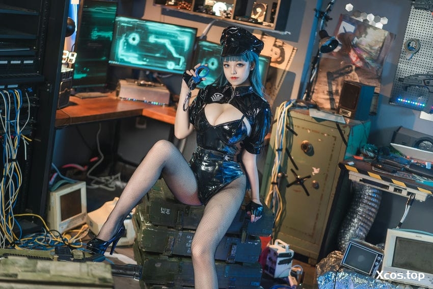 蜜汁猫裘 - 胶衣女警 [51P-897.76 MB]