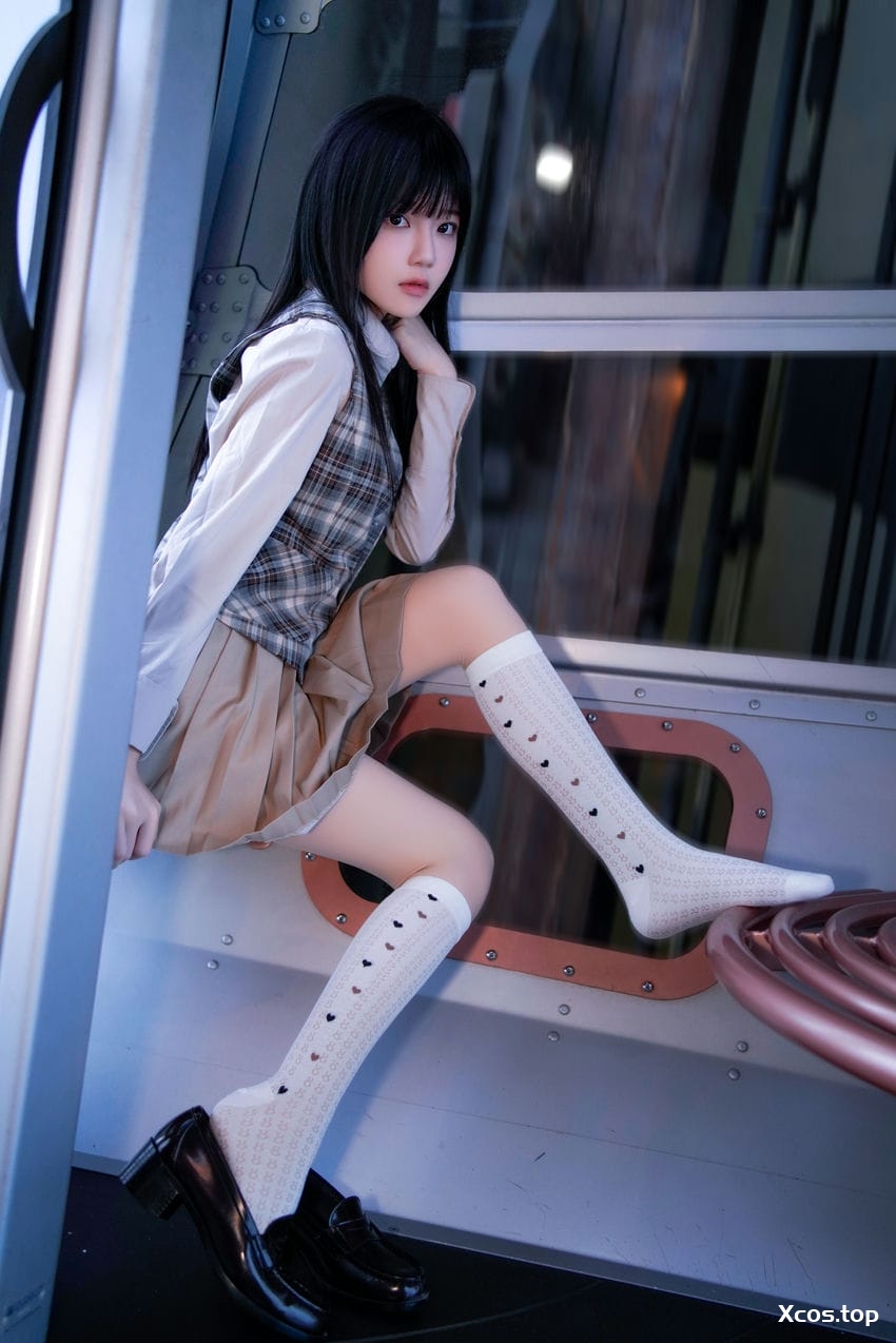 桜桃喵 - 制服摩天轮 [27P-667MB]