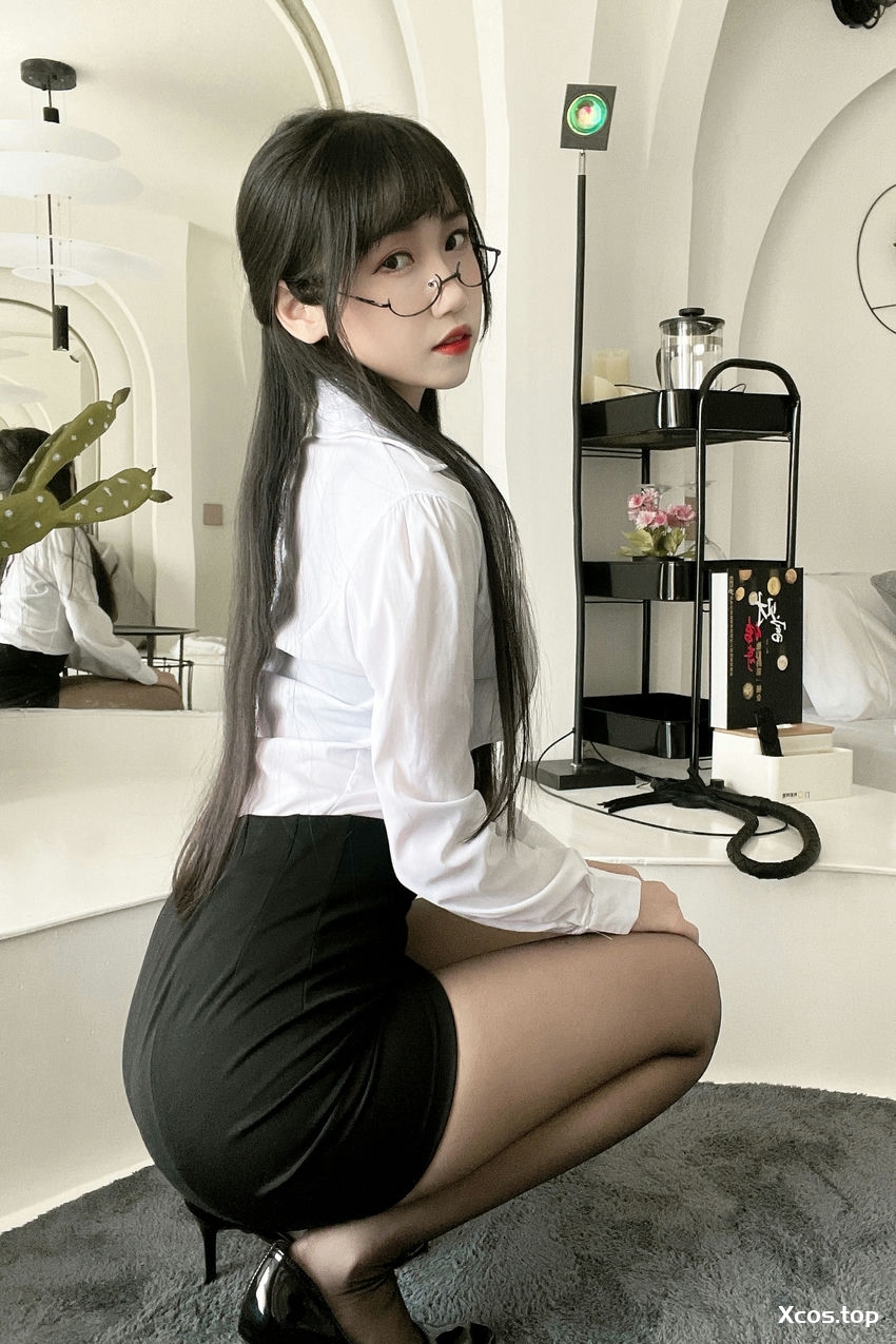 [专享] 不呆猫 - 黑丝包臀OL [24P+5V-908MB]