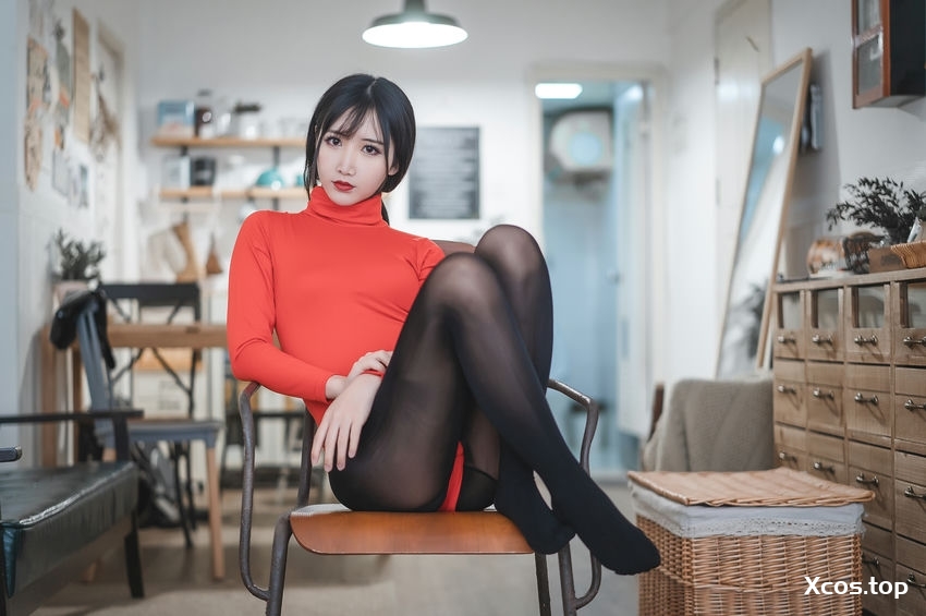 面饼仙儿 - 皮裤连体红毛衣 [20P-289MB]