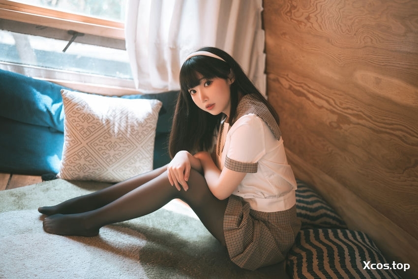 面饼仙儿 - 黑丝露营JK [40P-500M]