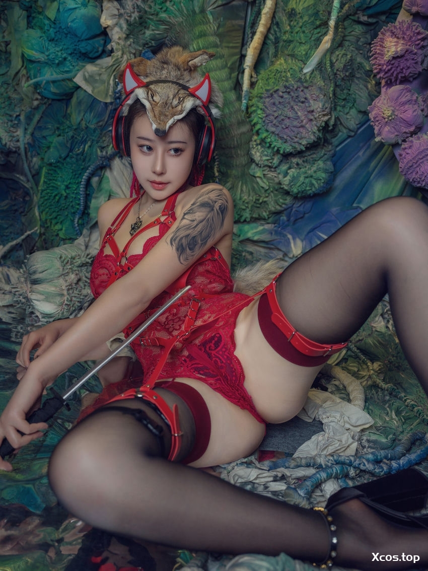 [专享] 奈汐酱nice – NO.120 猎狼女  [47P+1V-995M]