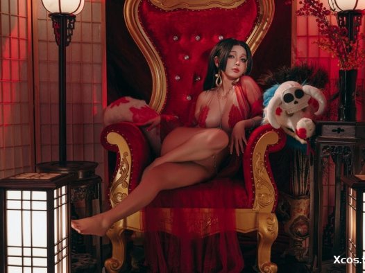 <span style='color:red;font-size:16px;'>[专享]</span> Umeko J – 海贼女帝 [118P-819MB]