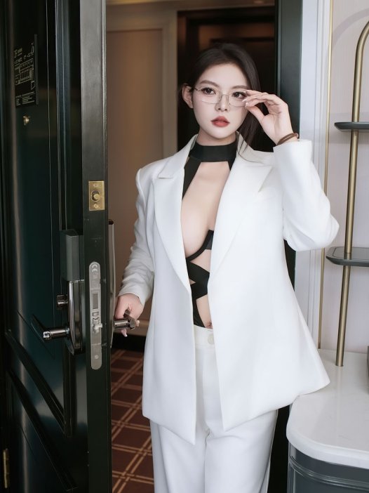 冬安 – 气质白领 [95P-947MB]